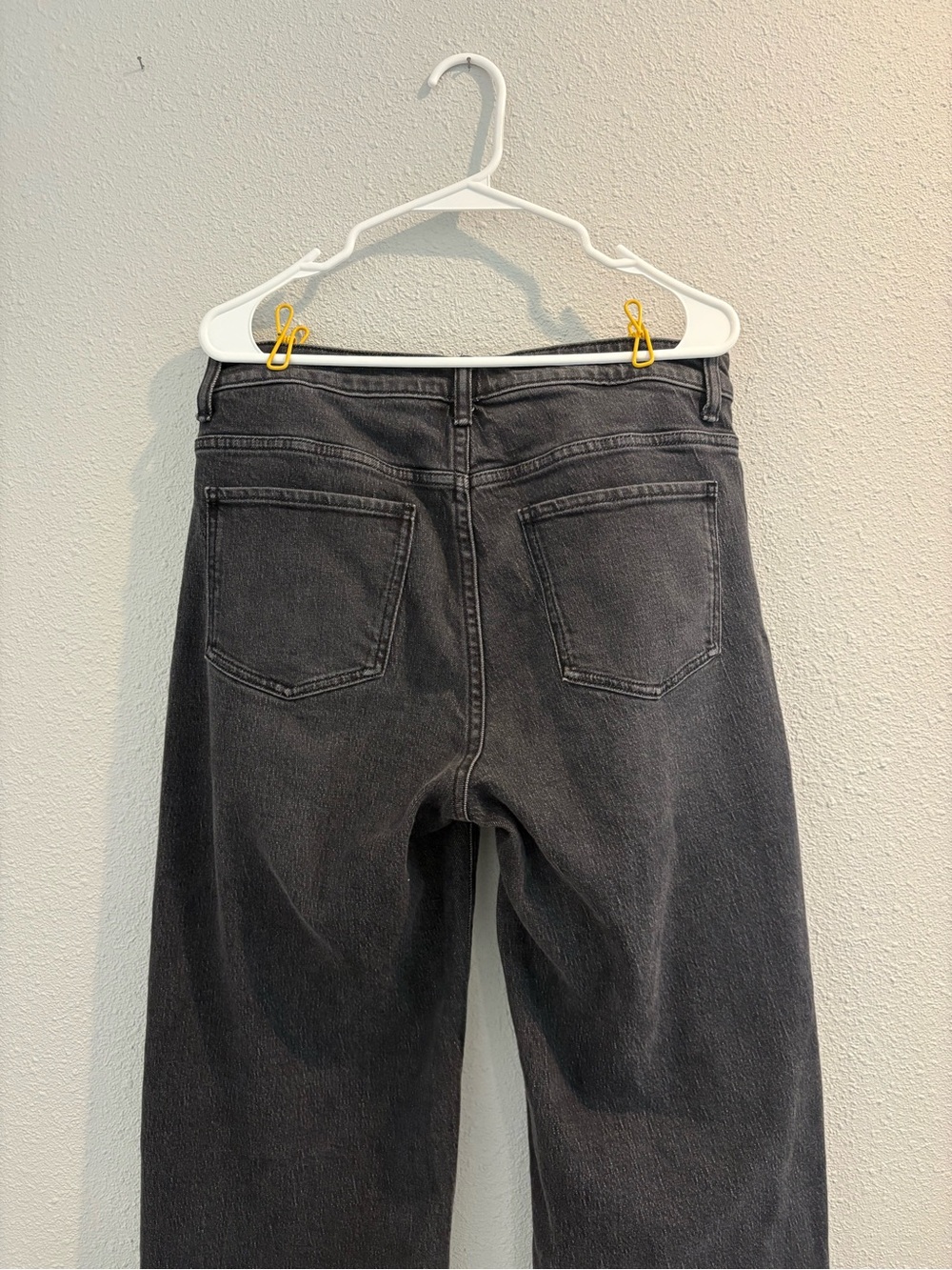 Quince Jeans - Bella Stretch Relaxed Straight Jeans in Charcoal Black (size 31) - Picture 5 of 7